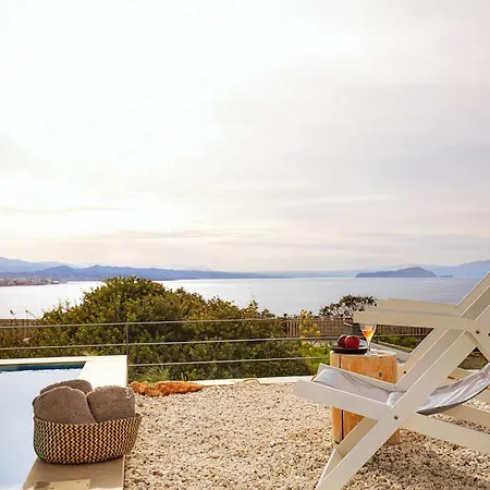 Apartmán Pachnes Luxury - Heated Pool, Sea View *