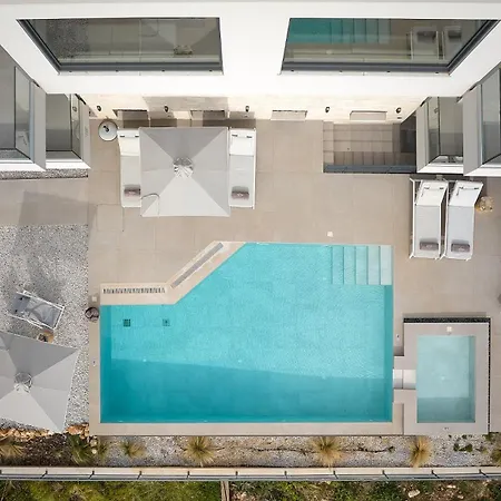 Apartmán Pachnes Luxury - Heated Pool, Sea View